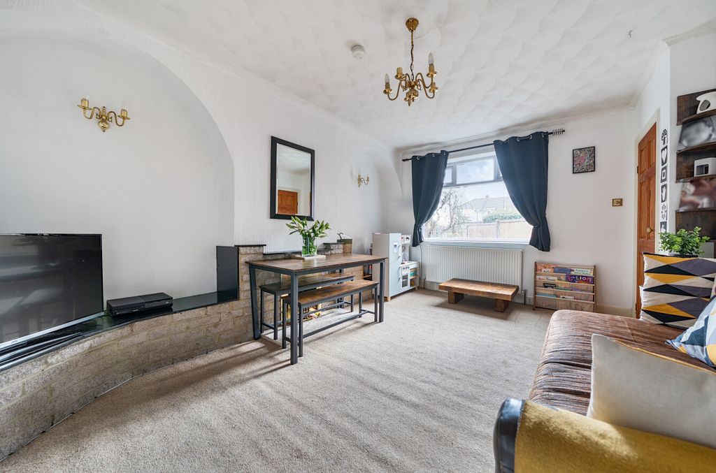 Property photo 3 of 19 1373687-8-6904B70...