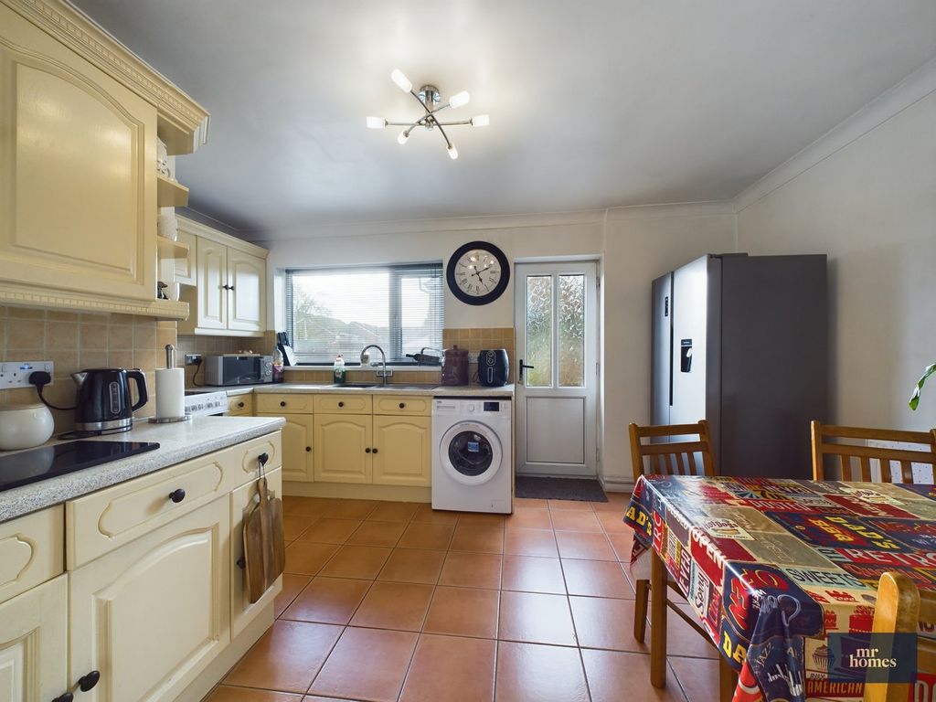 Property photo 3 of 33