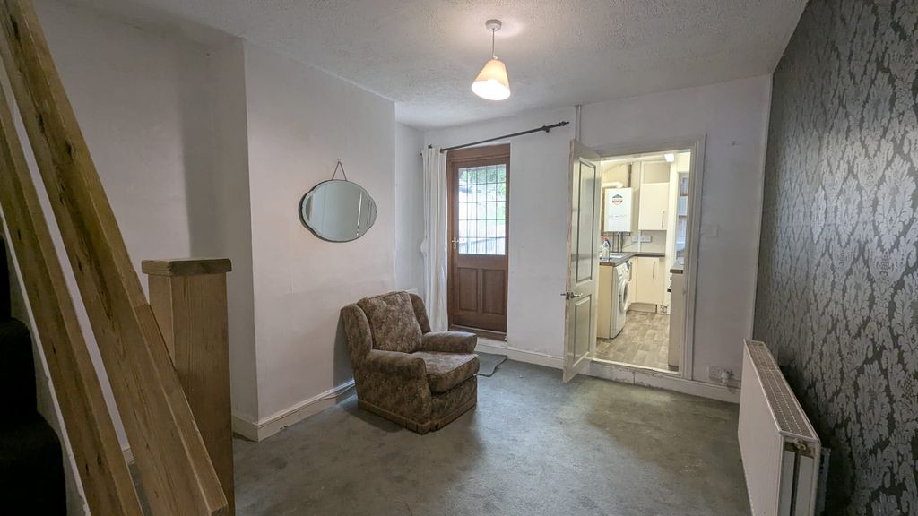 Property photo 3 of 7