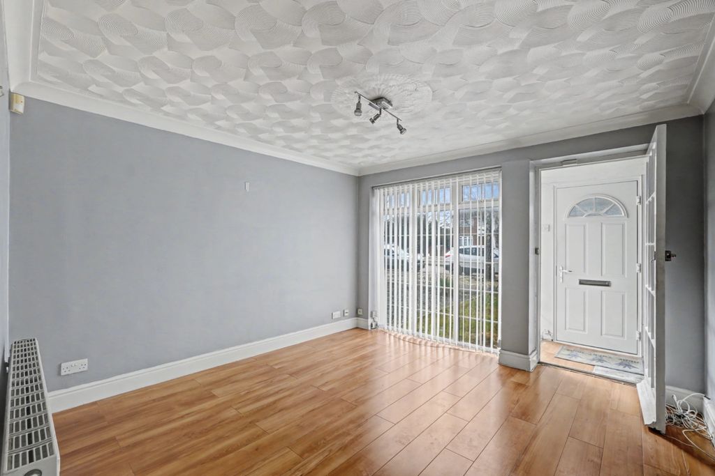 Property photo 2 of 18 4870675