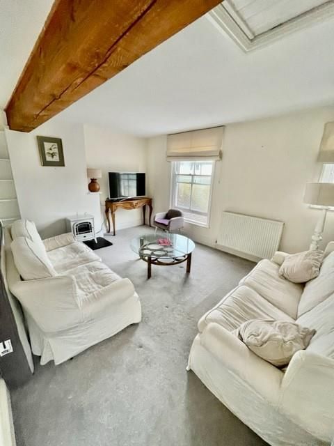 Property photo 1 of 10 Lounge