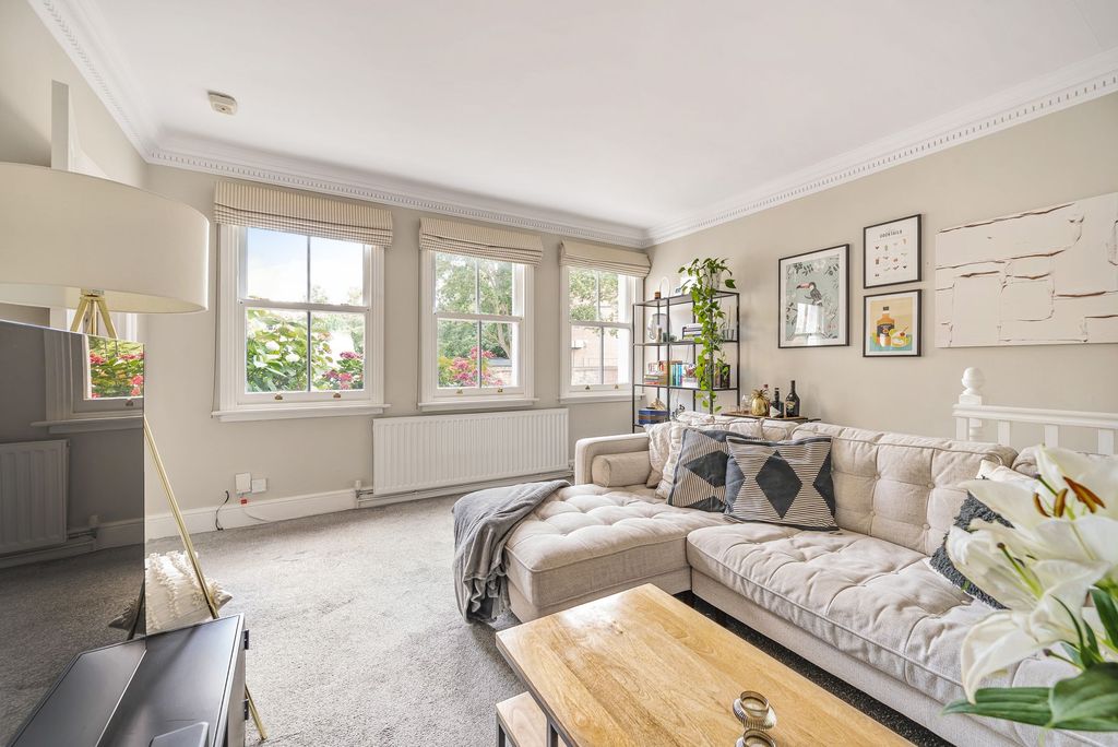 Property photo 2 of 19