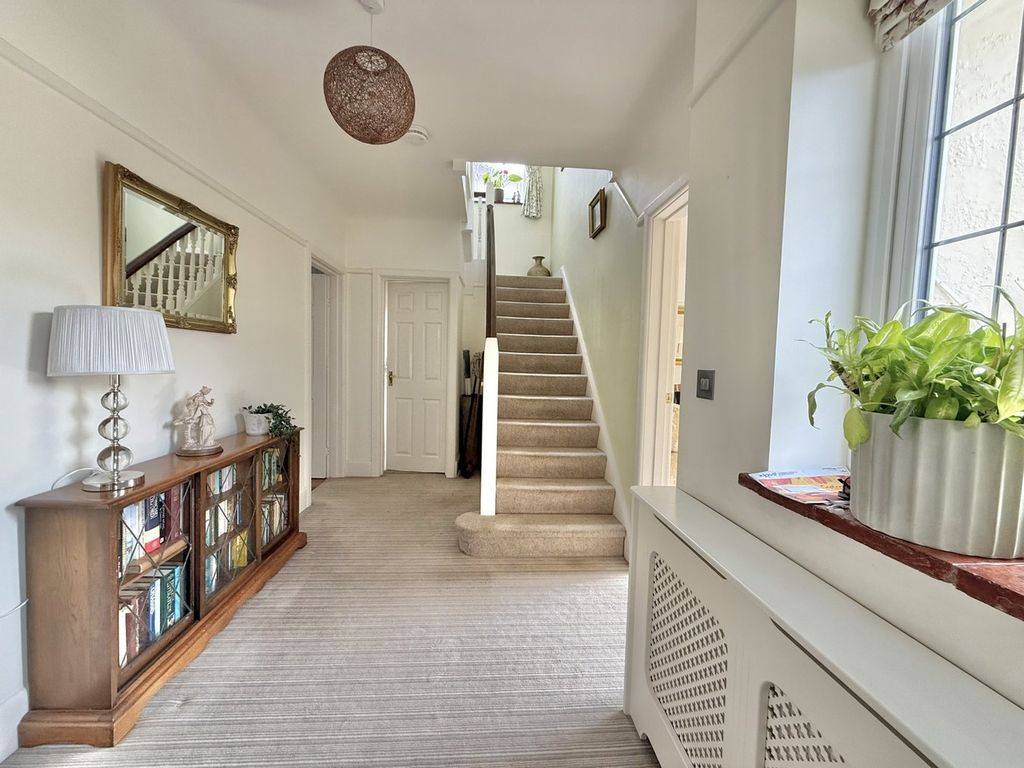 Property photo 3 of 34