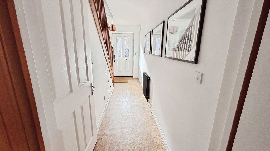 Property photo 2 of 22 Entrance Hallway