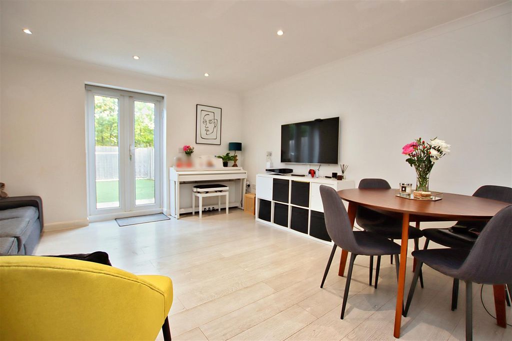 Property photo 3 of 11 Living Room