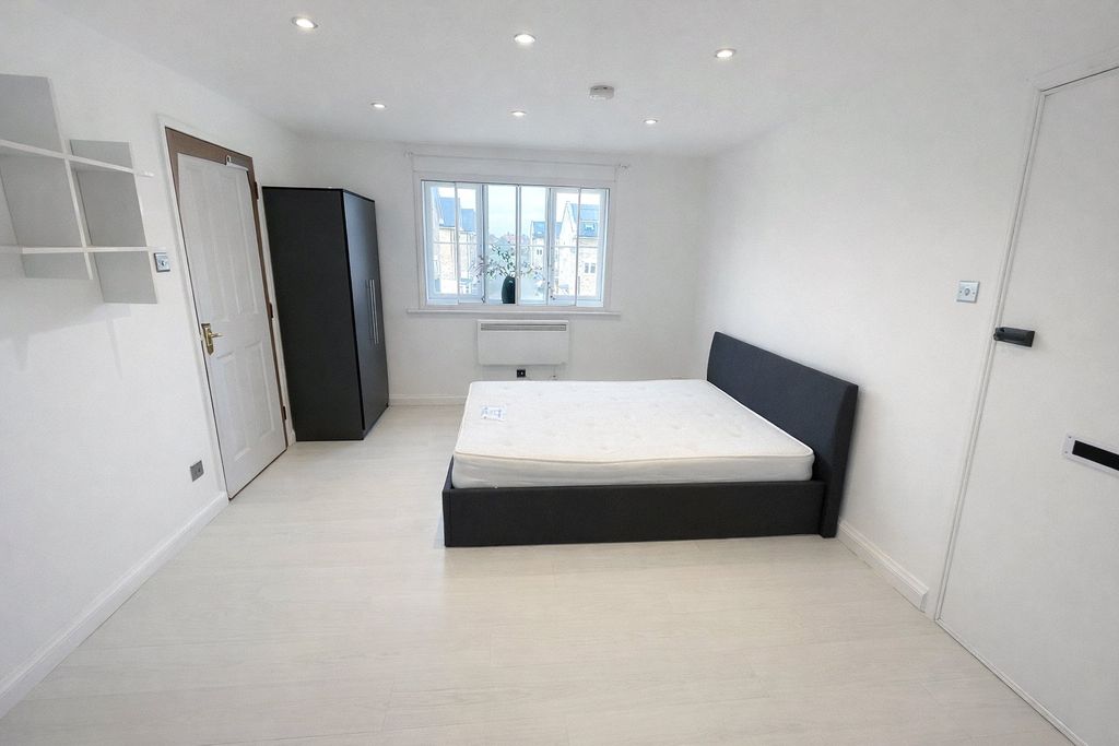 Property photo 2 of 4 Lounge