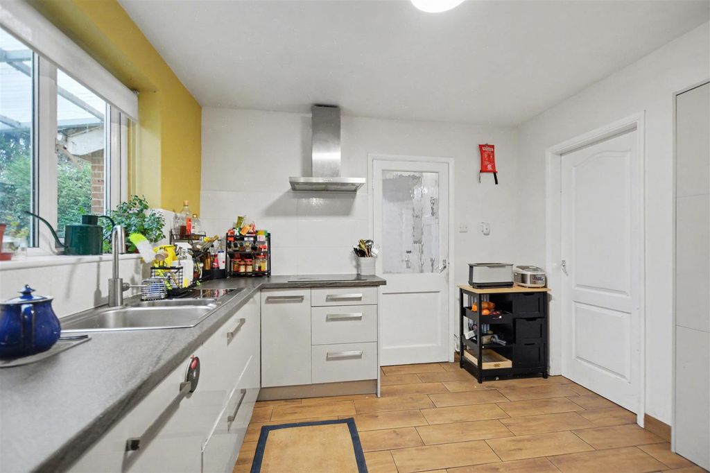 Property photo 3 of 27 Kitchen Area