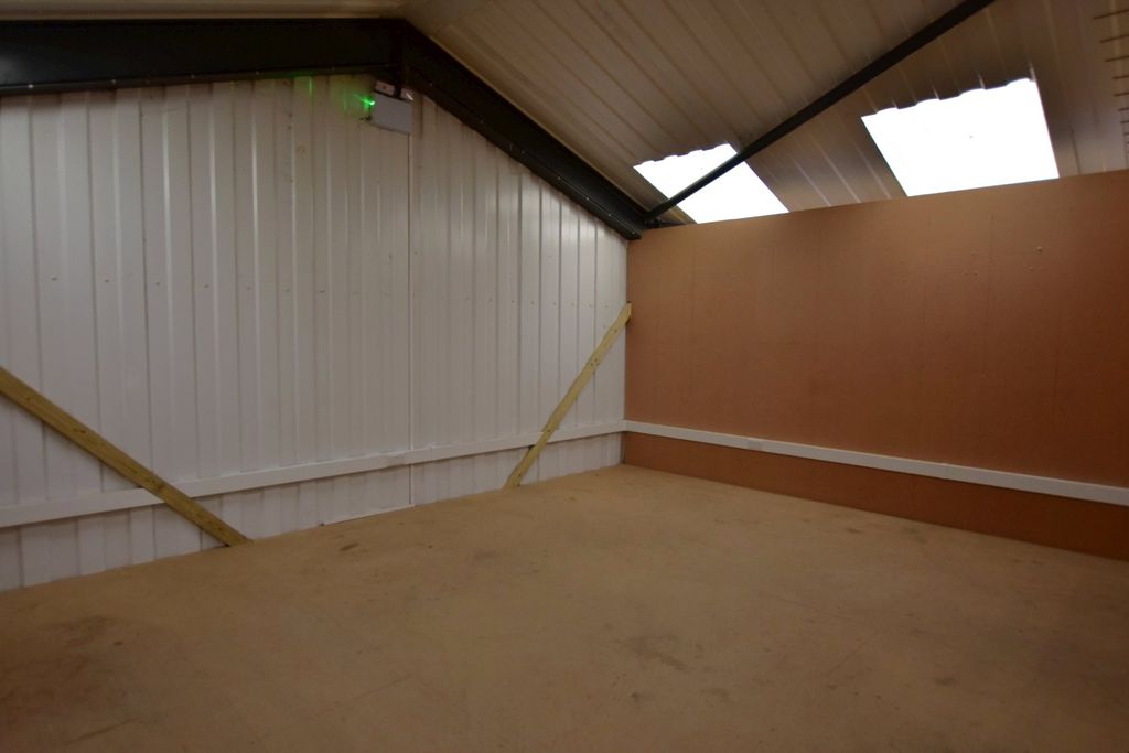 Property photo 3 of 14 Storage