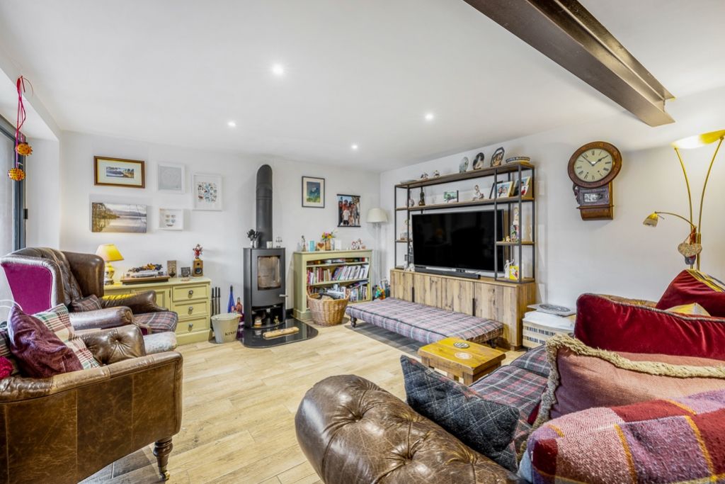 Property photo 2 of 22 Flat 6 9 Cross O'cliff Hill-9