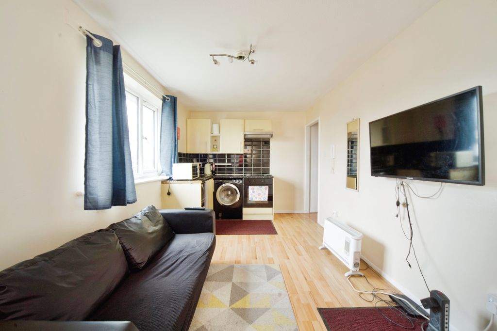 Property photo 3 of 12