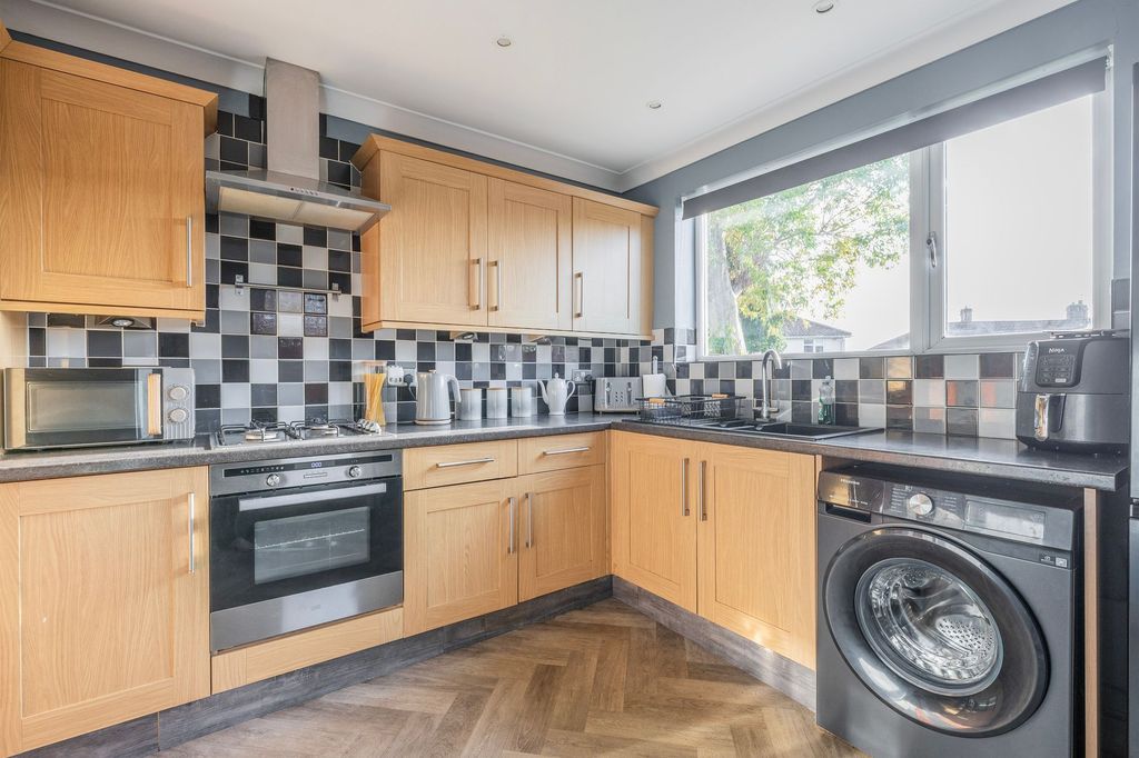 Property photo 3 of 20