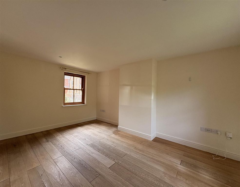 Property photo 3 of 10 Lounge.Jpg