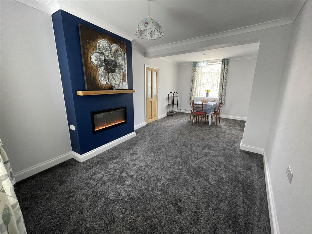 Property photo 2 of 33