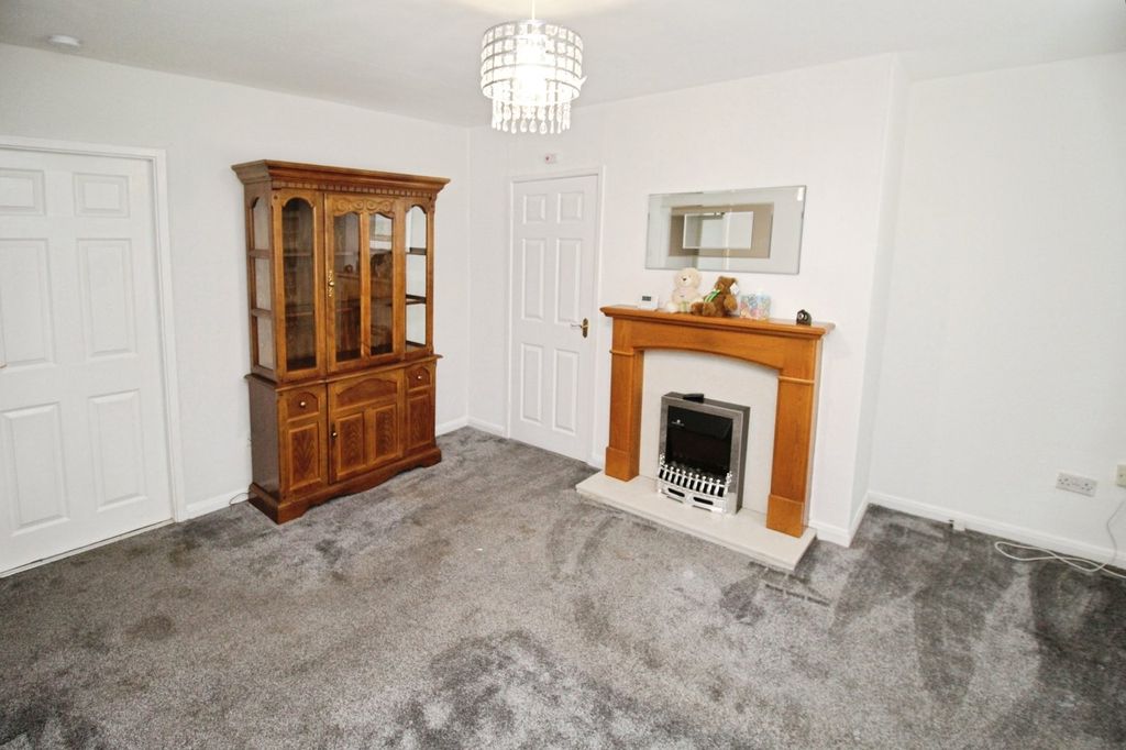 Property photo 2 of 16 Lounge