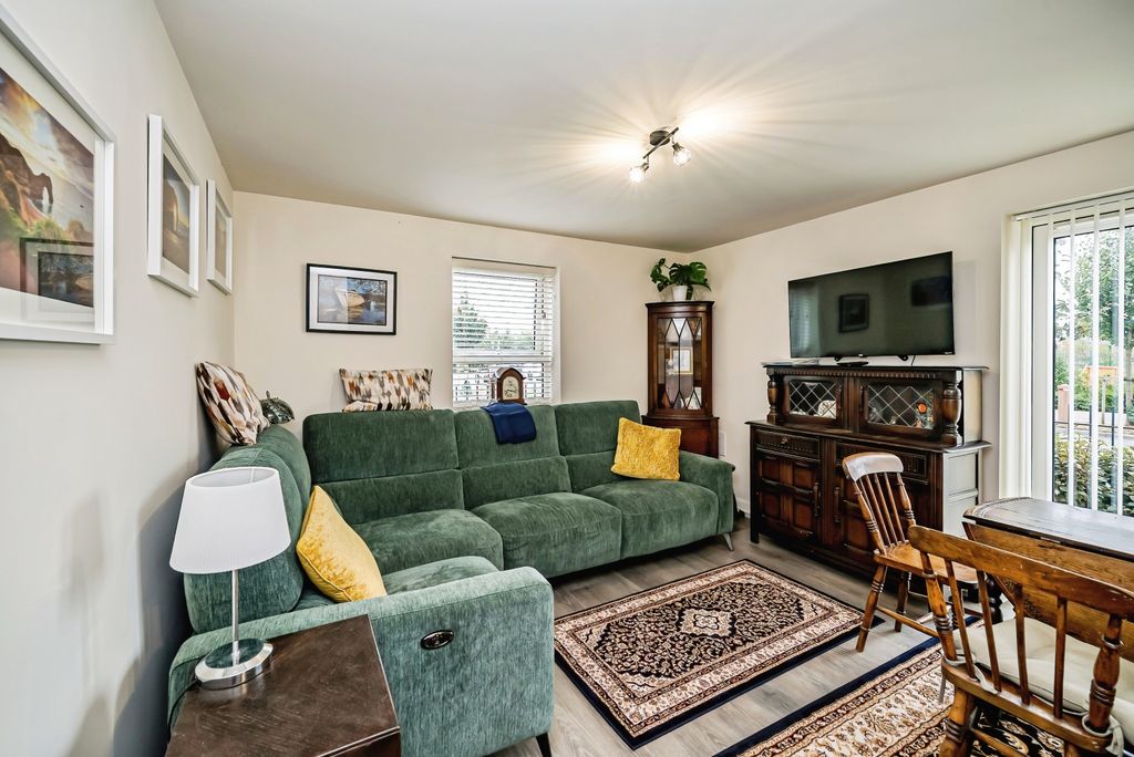 Property photo 3 of 14 17Kingsbrookbasin-26