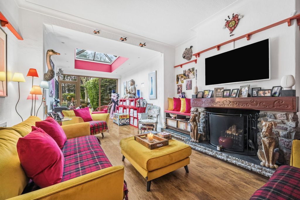 Property photo 3 of 32