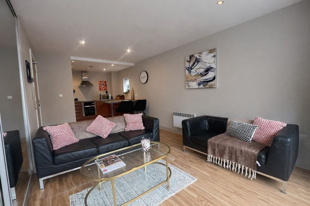 Property photo 3 of 12 Lounge