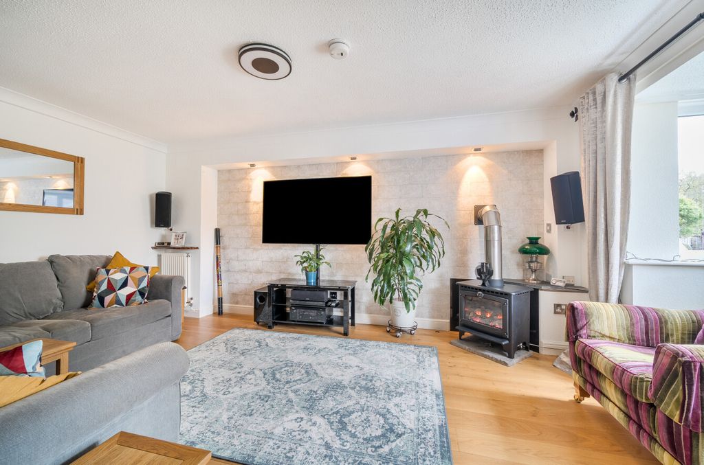 Property photo 3 of 14 Lounge