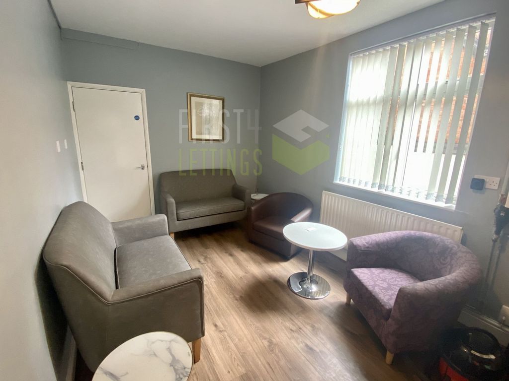 Property photo 2 of 15 Living Room