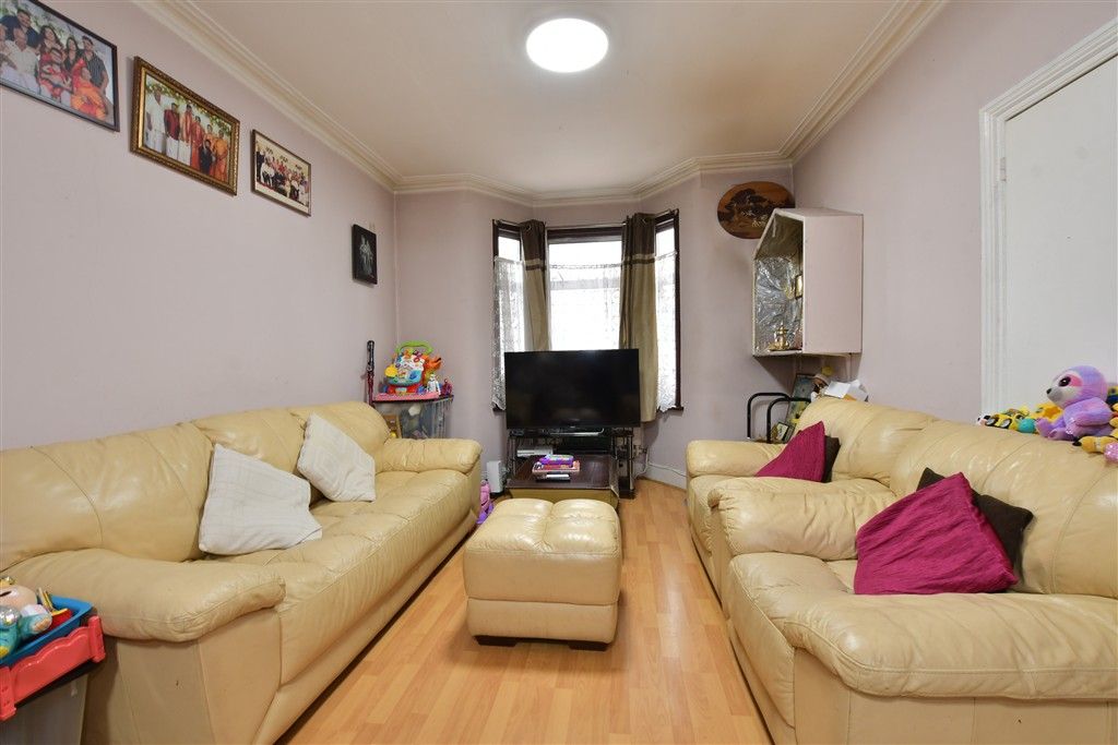 Property photo 3 of 7 Lounge