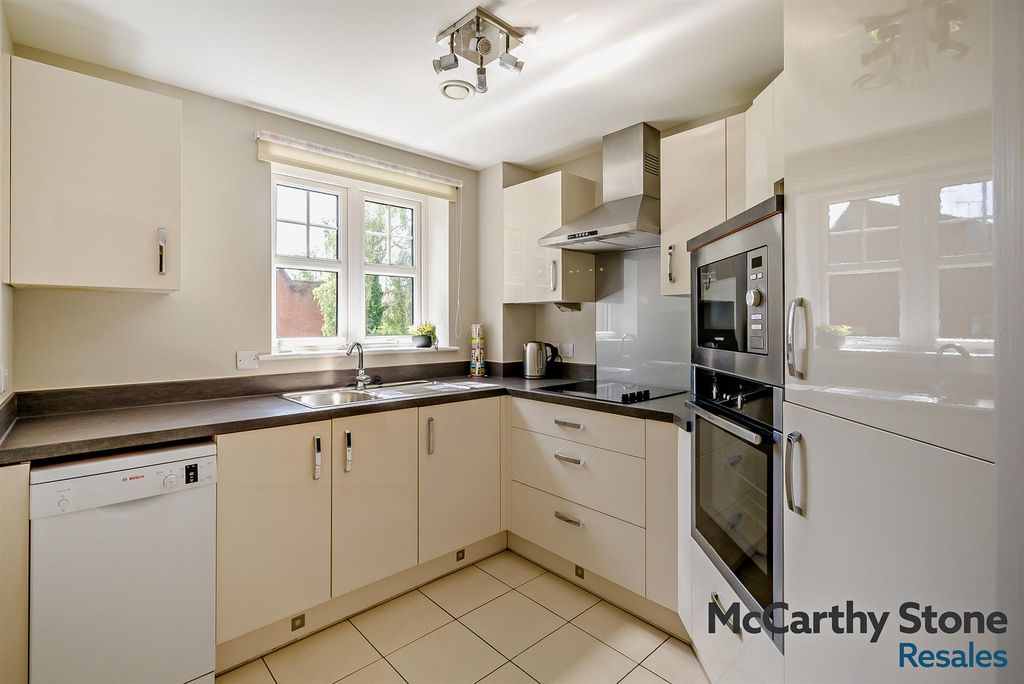 Property photo 2 of 8 8691493-Interior06-800.Jpg