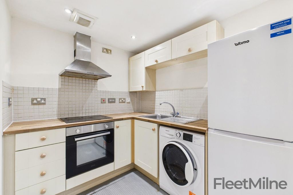 Property photo 3 of 10 Kitchen