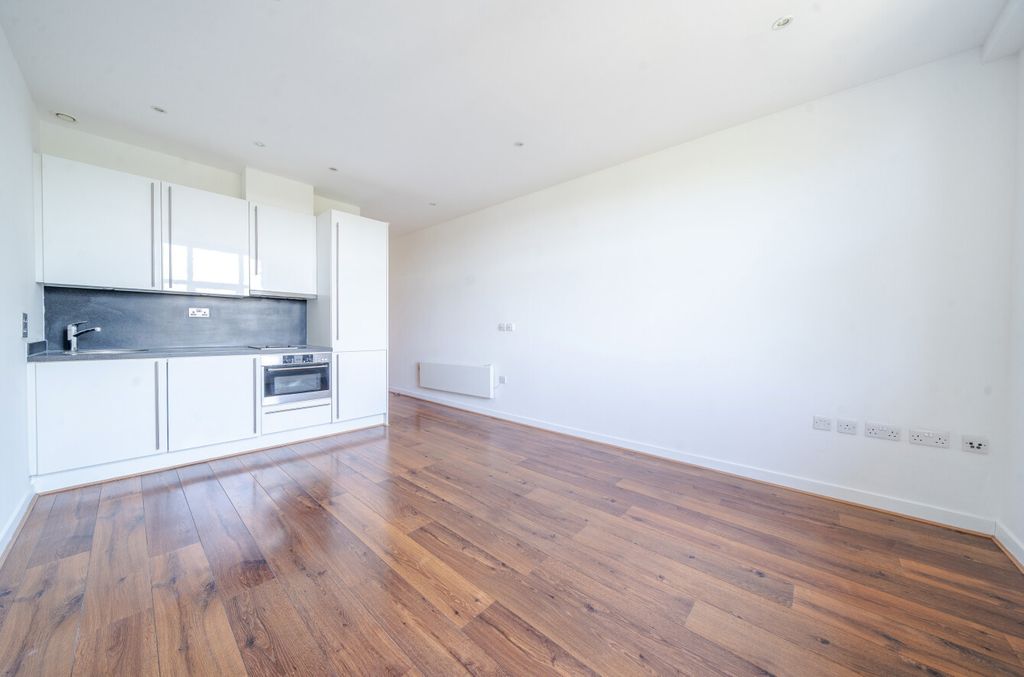 Property photo 3 of 8 1306757-4-6852c72...