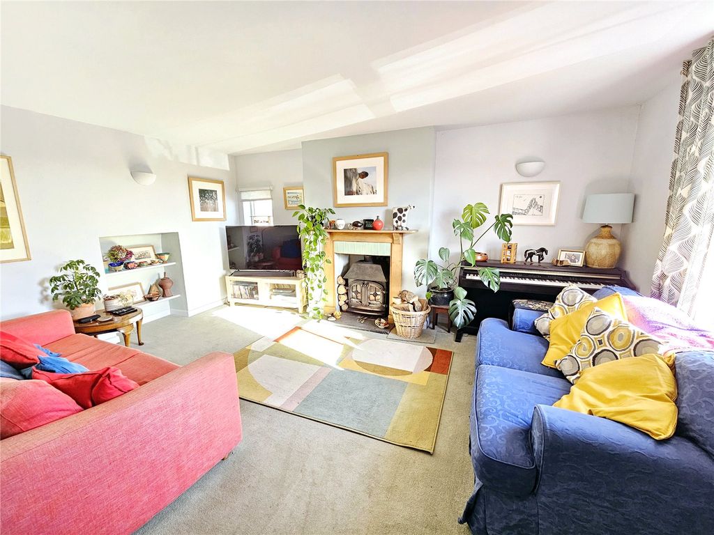 Property photo 3 of 27 Picture No. 02