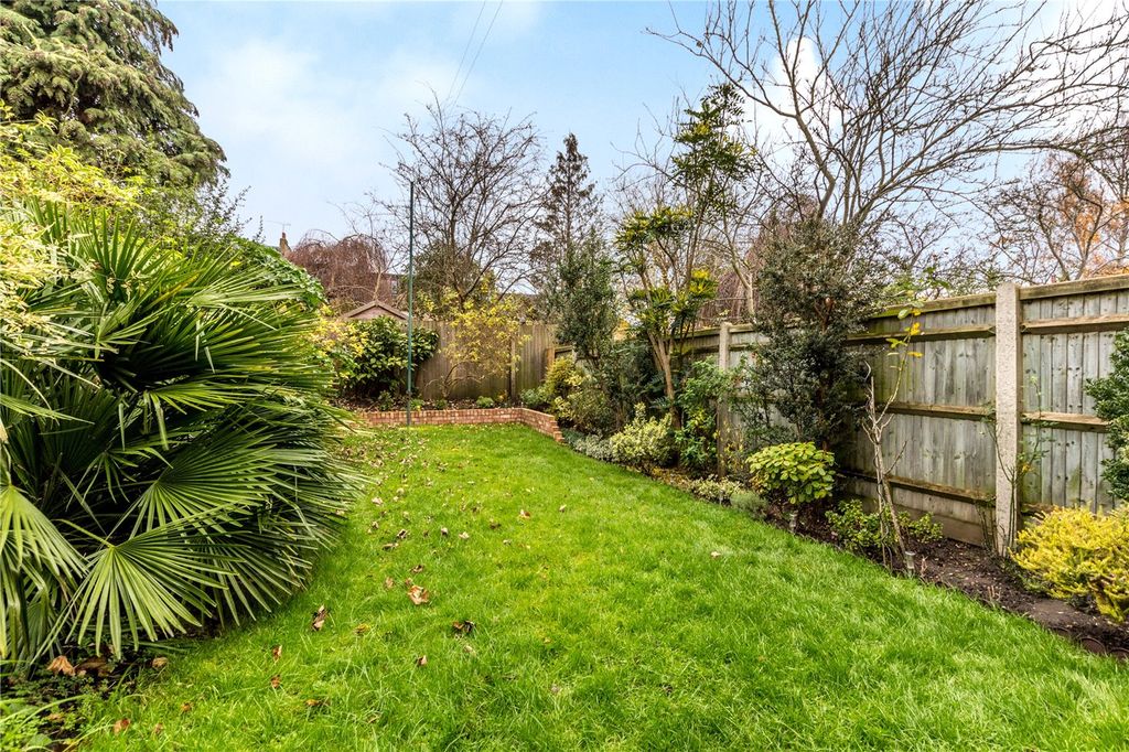 Property photo 3 of 11 Garden Part One