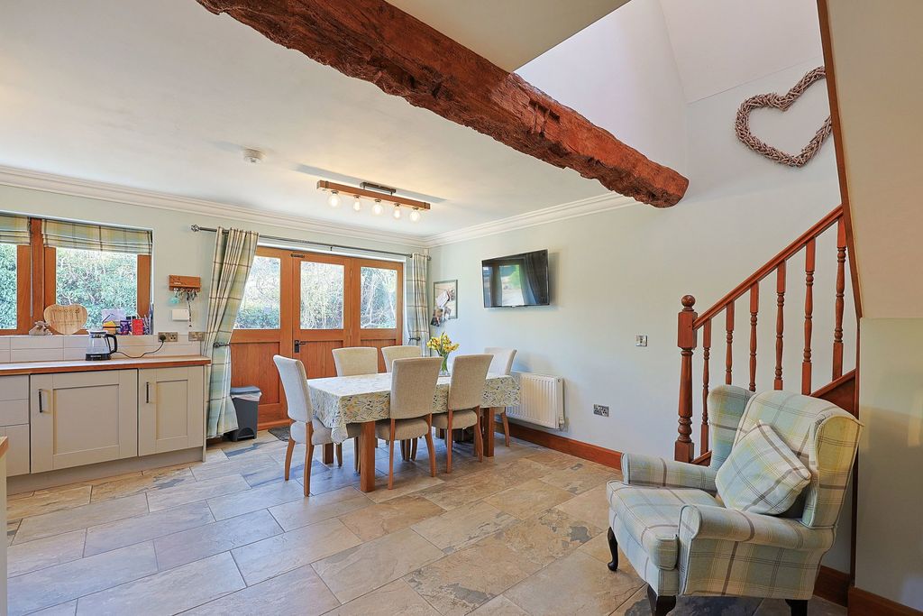Property photo 2 of 39