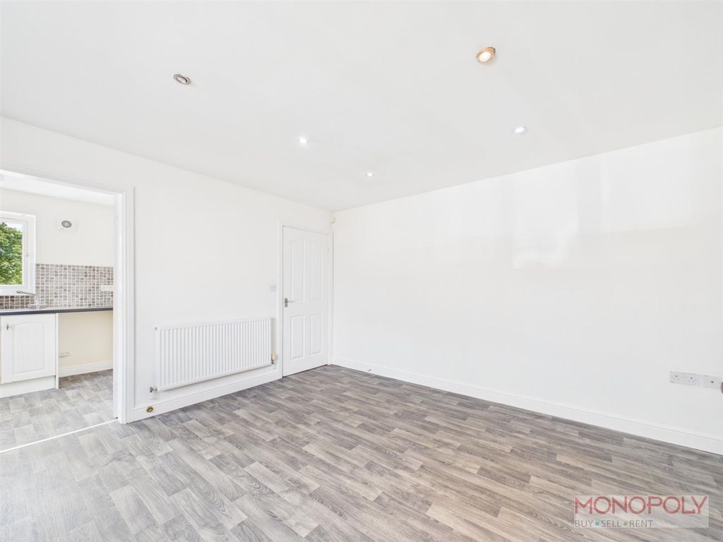 Property photo 3 of 23 Cam03815G0-Pr0455-Still004.Jpg