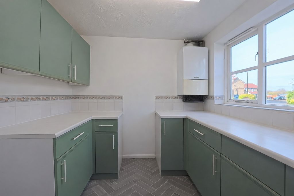 Property photo 3 of 7 Kitchen