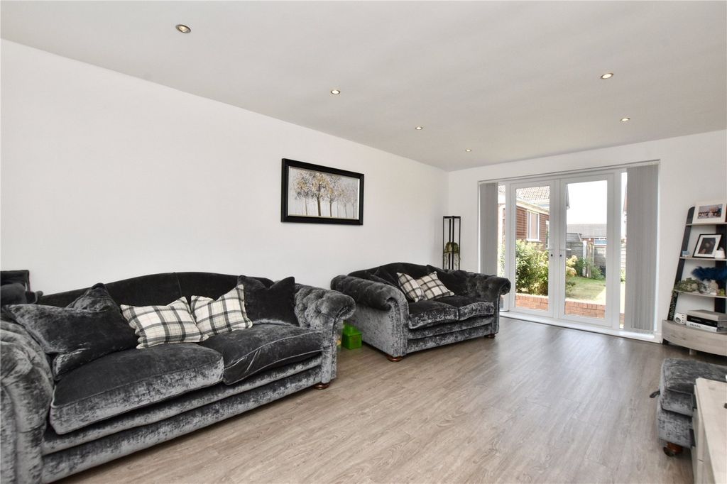 Property photo 2 of 17 Picture No. 23