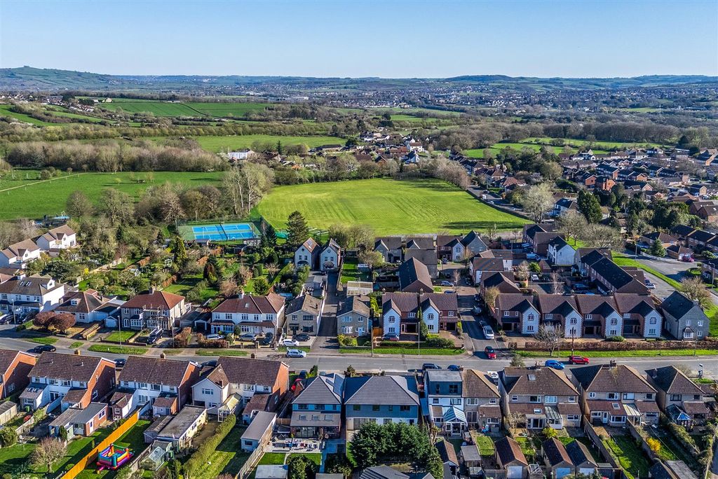 Property photo 2 of 32