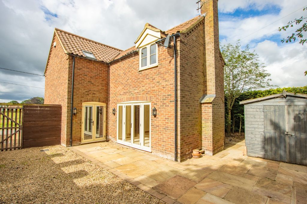 Property photo 2 of 19 5238532