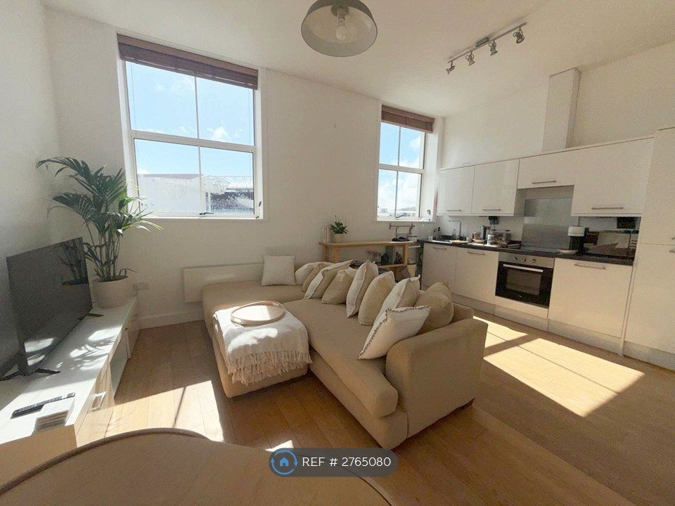 Property photo 2 of 22