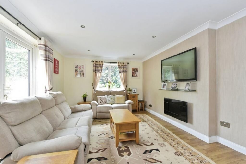 Property photo 3 of 9