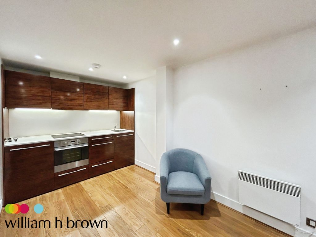 Property photo 3 of 8 Kitchen