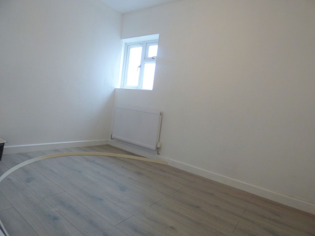 Additional image 6 of 2 bed flat to rentMaesteg Road, Tondu, Bridgend . CF32