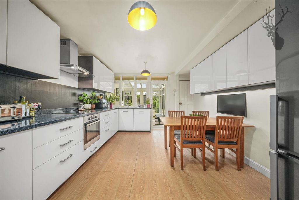 Property photo 3 of 32