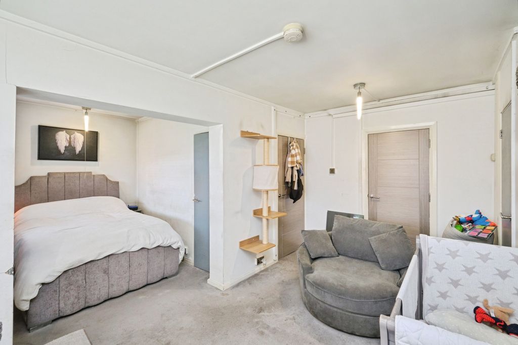 Property photo 3 of 16 Photo