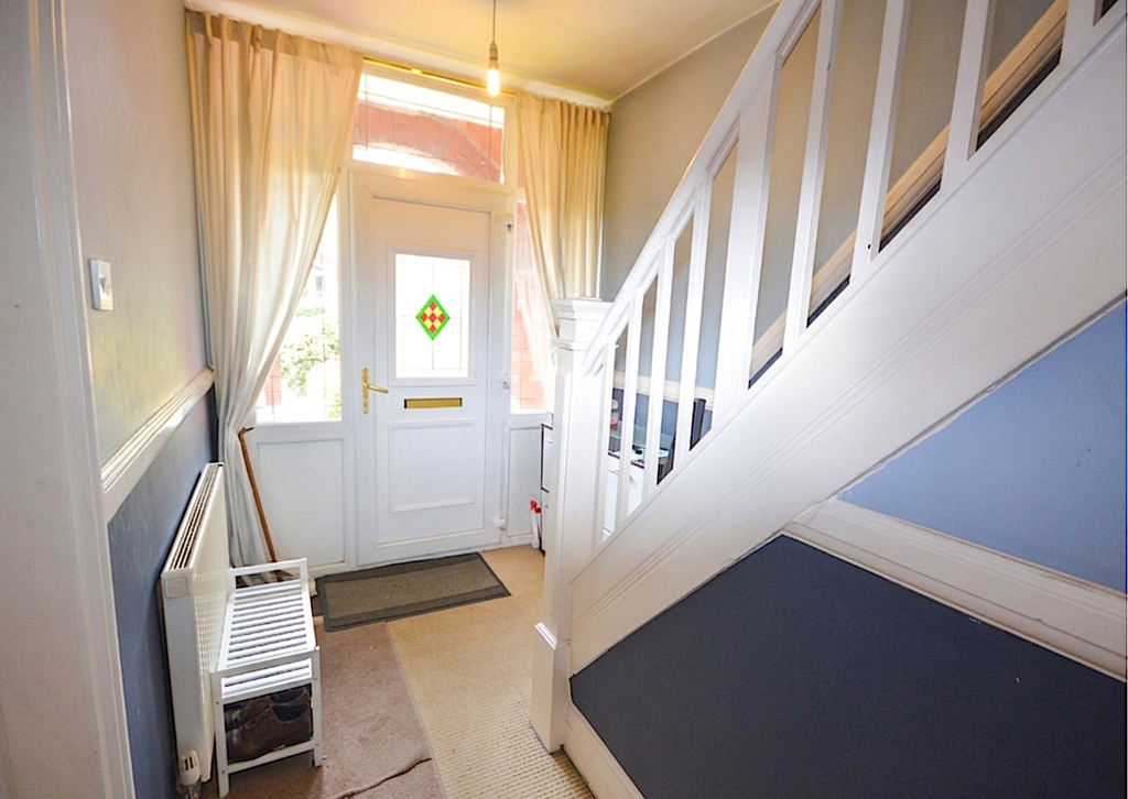 Property photo 2 of 11 Hallway