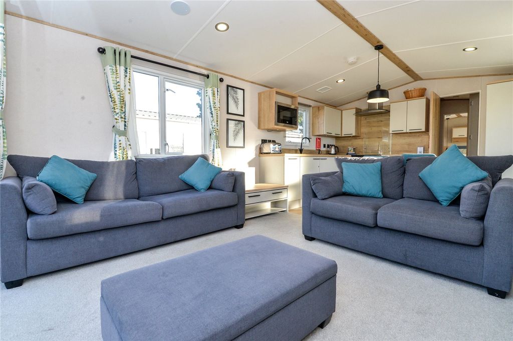 Property photo 2 of 17 Picture No. 04