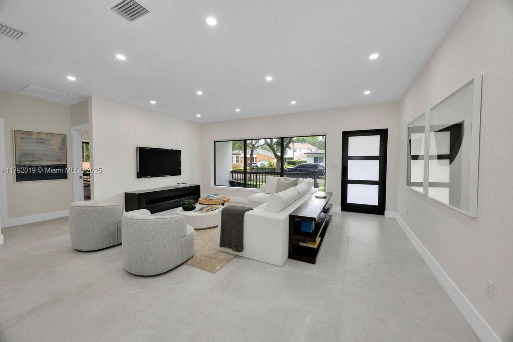 Property photo 3 of 26 <Alttext/>