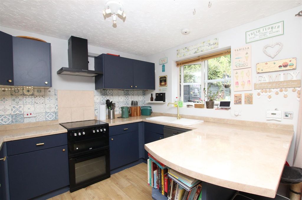 Property photo 3 of 18 Kitchen.Jpg