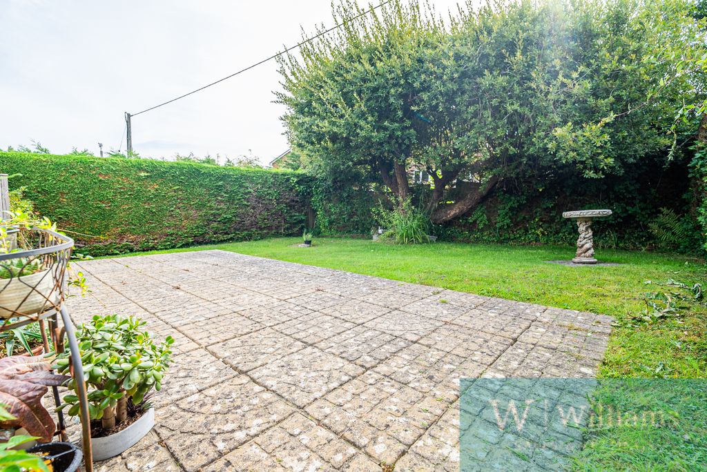 Property photo 2 of 27 Garden