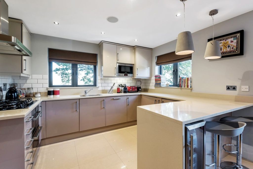 Property photo 2 of 13 389208 (6)