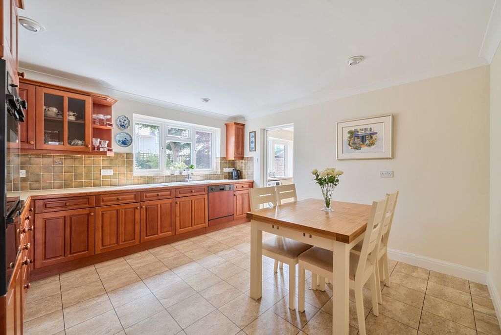Property photo 3 of 17 Kitchen
