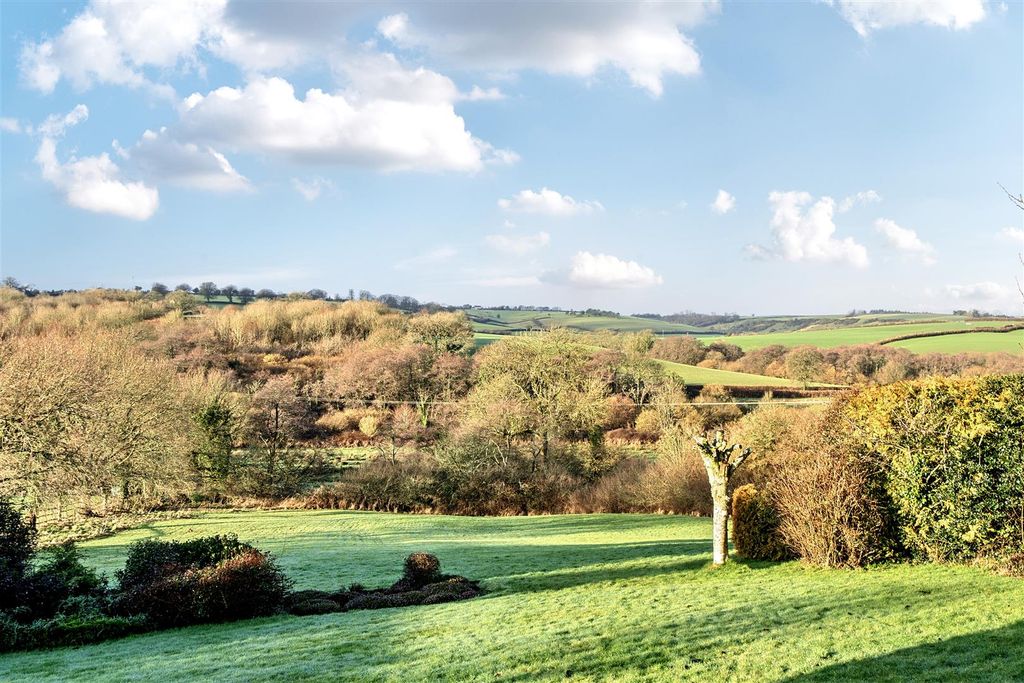 Property photo 3 of 24 Garden/View