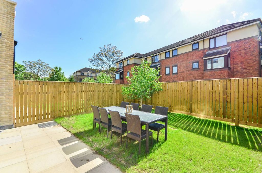 Property photo 1 of 24